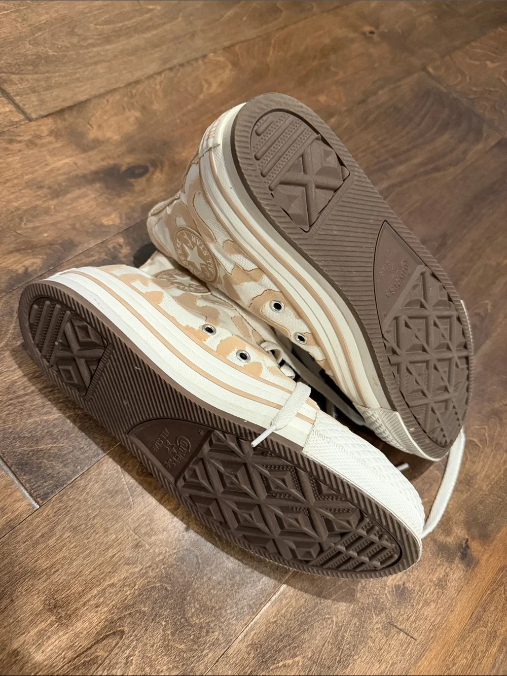 Converse High-Top Sneakers in Beige and Cream Leopard Print